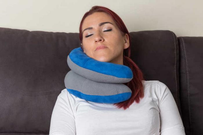CLEVER TRAVEL PILLOW BY BEPRO HOME
