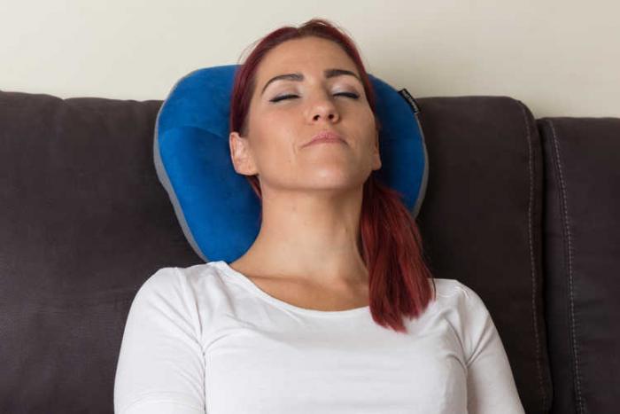 CLEVER TRAVEL PILLOW BY BEPRO HOME